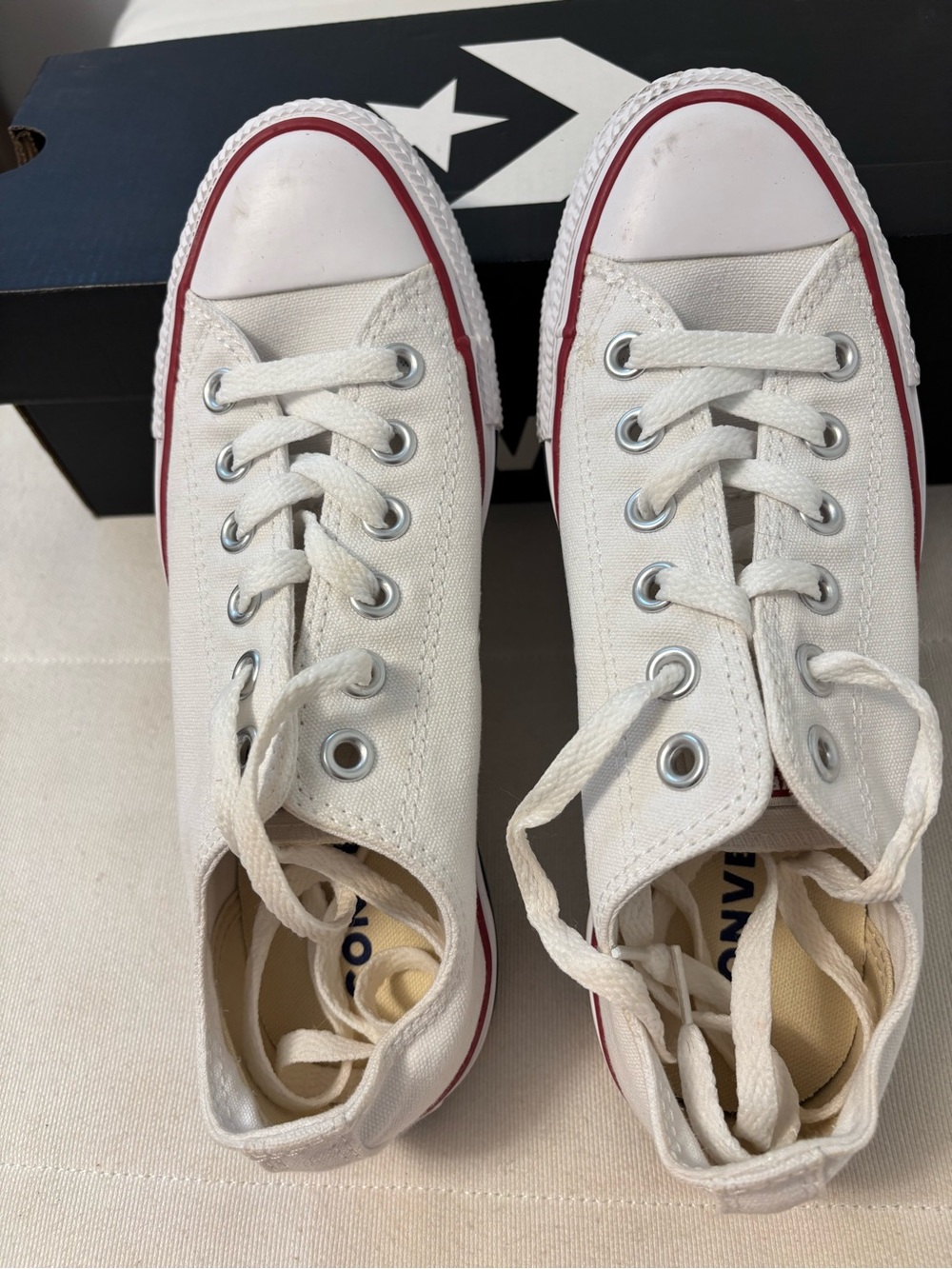 NWT BRAND NEW IN THE BOX CHUCK TAYLOR ALL STAR Converse White sneakers